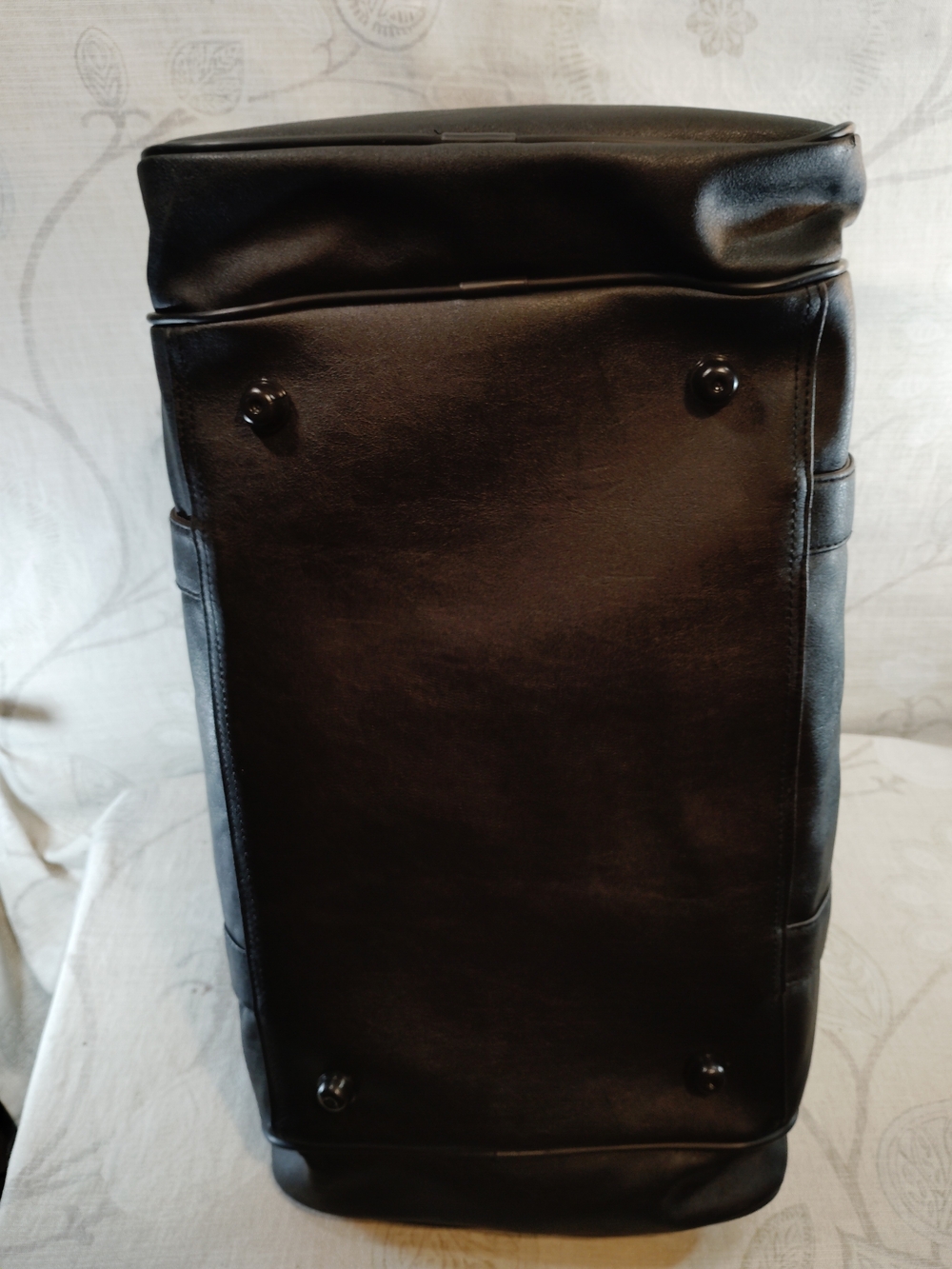 Leeds Black Leather Duffel Bag - Premium Travel & Gym Carry W/Shoulder Strap - Picture 6 of 9